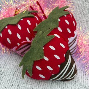 Strawberry felt wreath attachment/ strawberry decor/ home decor